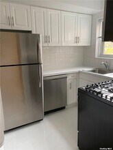 11 Schenck Ave in Great Neck Plaza, NY - Building Photo - Building Photo