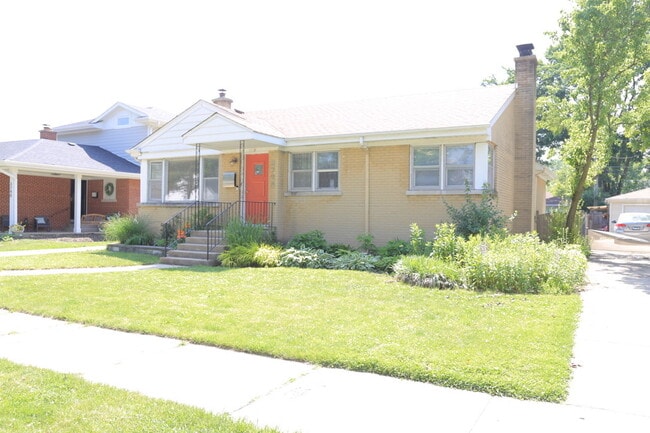 3734 Morton Ave in Brookfield, IL - Building Photo - Building Photo