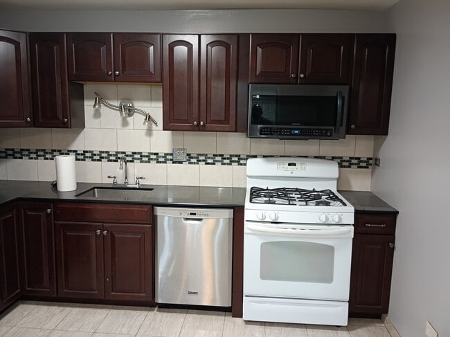 1206 E Fairview St, Unit 1206 E Fairview St,