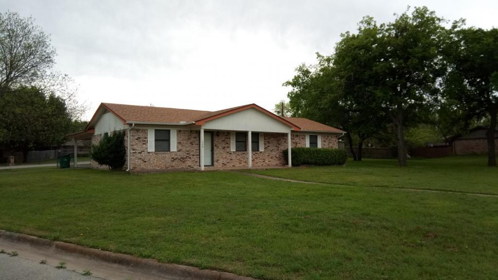 320 Jean Dr in Springtown, TX - Building Photo