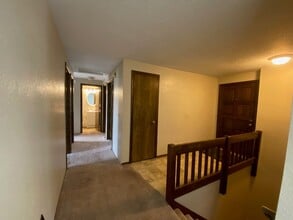 2056 Linnell Ave in Roseburg, OR - Building Photo - Building Photo