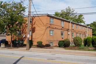 Madison Gardens Apartments in Lakewood, OH - Building Photo - Building Photo