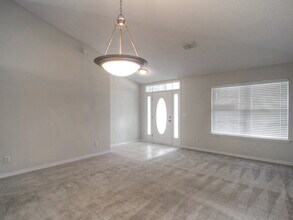 7317 Ironside Dr E in Jacksonville, FL - Foto de edificio - Building Photo