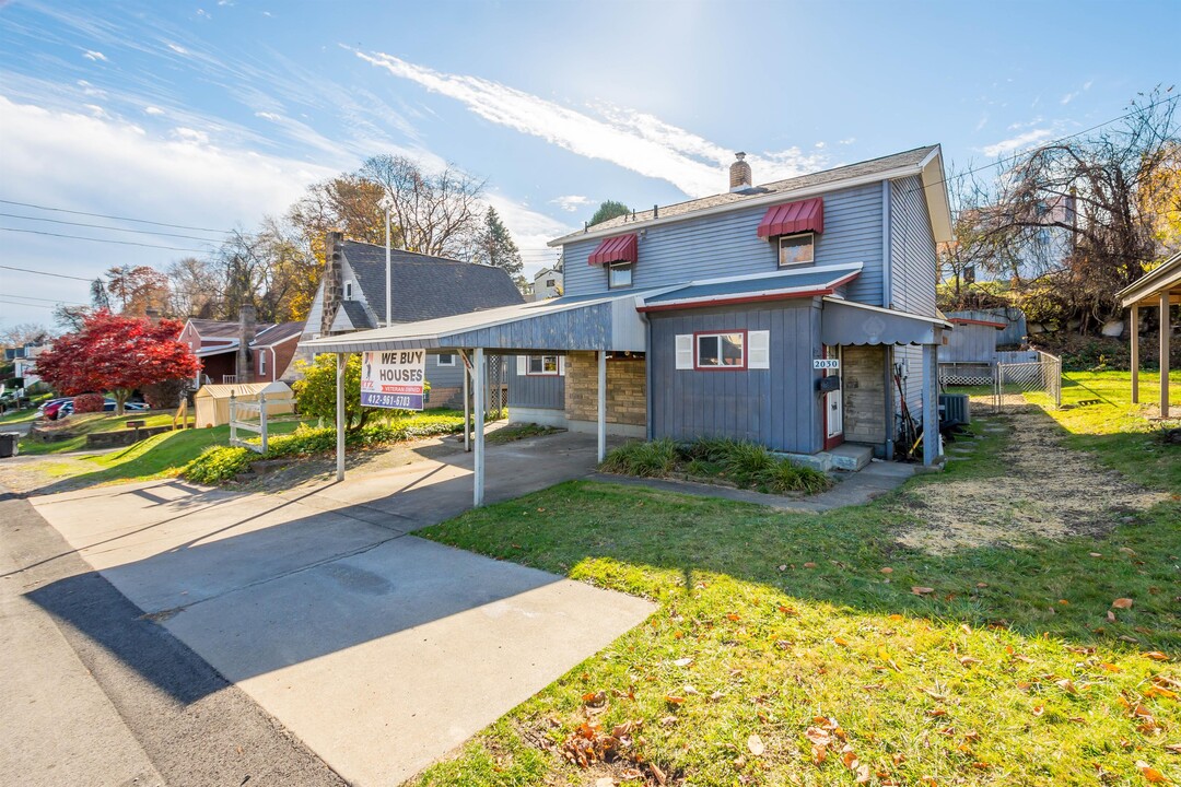 2030 Wesley St in McKeesport, PA - Foto de edificio