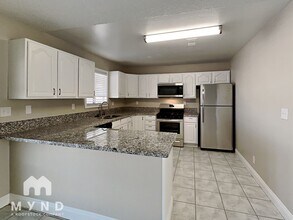 433 Longtree Ave in Henderson, NV - Building Photo - Building Photo