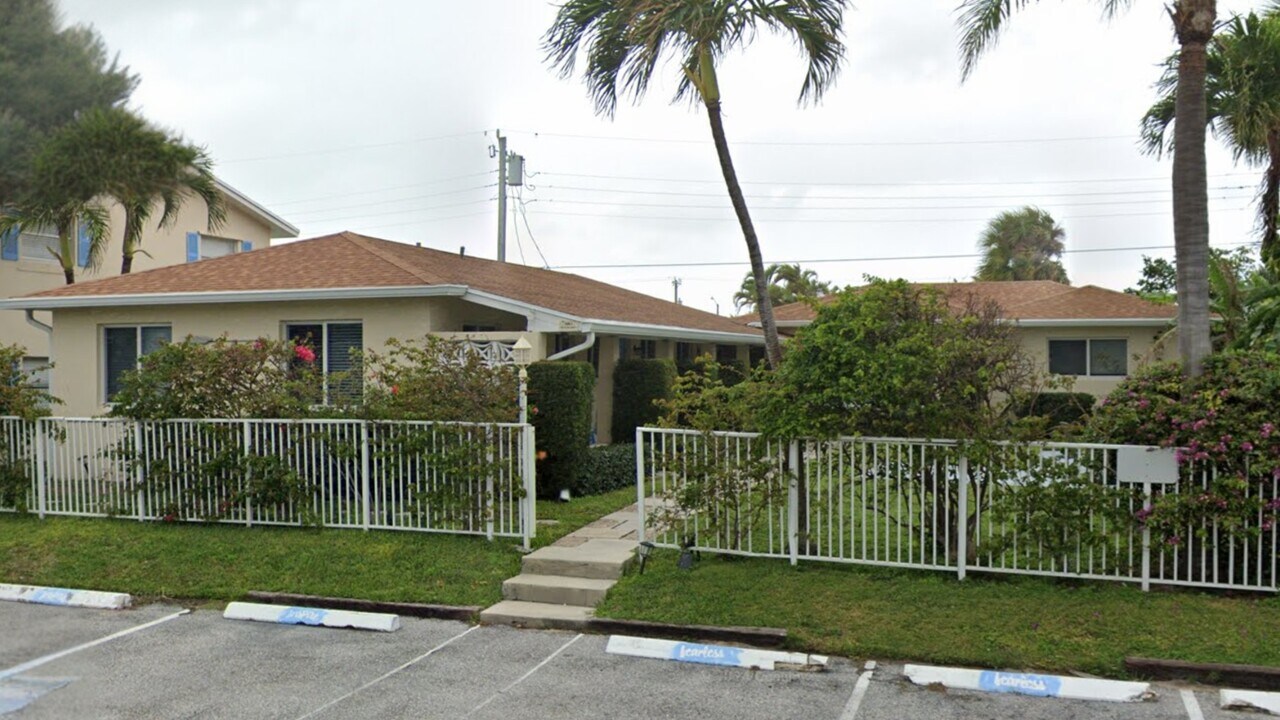 1258 Beach Rd in Riviera Beach, FL - Building Photo