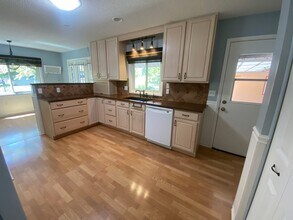 10591 E Pico Dr in Traverse City, MI - Building Photo - Building Photo