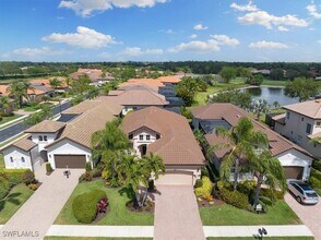 7831 Valencia Ct in Naples, FL - Foto de edificio - Building Photo