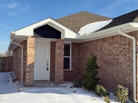 3724 Apple Villas Cir in Moore, OK - Building Photo