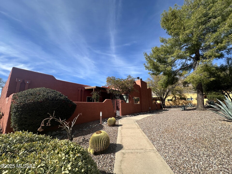 6255 N Camino Pimeria Alta in Tucson, AZ - Building Photo