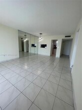 2910 Point E Dr in Aventura, FL - Building Photo - Building Photo