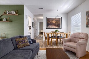 2806 Rae Dell Ave in Austin, TX - Building Photo