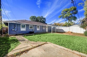 2534 Roy Cir in Houston, TX - Foto de edificio - Building Photo