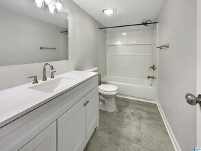 2052 Montreat Cir in Vestavia Hills, AL - Building Photo - Building Photo