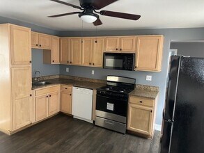 581 Lakeview Ave in Lowell, MA - Building Photo - Building Photo