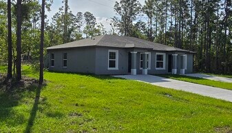 9400 N Travis Dr in Citrus Springs, FL - Building Photo