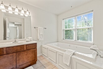 The Landmark at Hatchery Hill in Fitchburg, WI - Foto de edificio - Building Photo