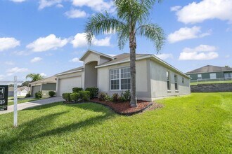 7632 Merchantville Cir in Zephyrhills, FL - Building Photo - Building Photo