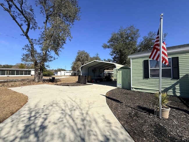 27406 Bay Ave in Okahumpka, FL - Building Photo - Building Photo