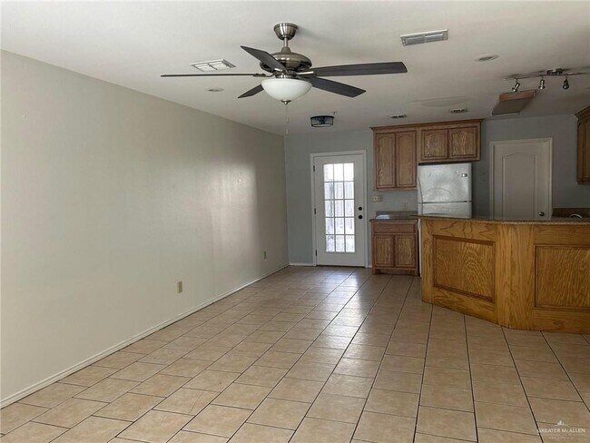 1304 W Kiwi Ave in Pharr, TX - Building Photo - Building Photo