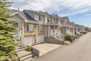 Bridgeport Manor Condominiums in Leduc, AB - Building Photo
