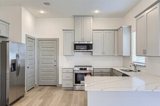 33166 Oak Hts Pl, Unit 113 in Magnolia, TX - Building Photo - Building Photo