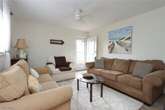 8109 Country Rd in Ft. Myers, FL - Building Photo - Building Photo