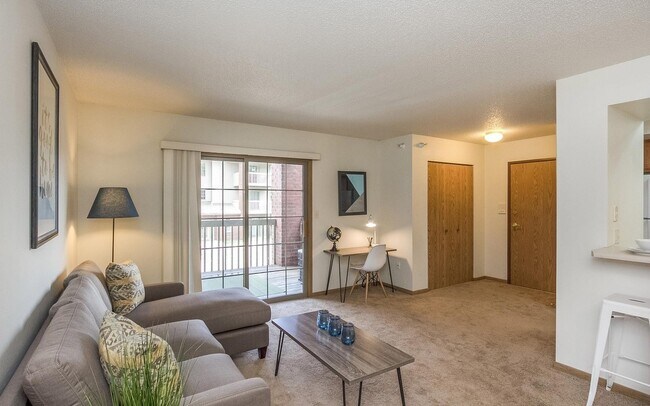 1079 W Benton St-Unit -1079-07 in Iowa City, IA - Building Photo - Building Photo