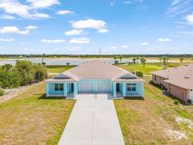 7244 David Blvd in Port Charlotte, FL - Foto de edificio - Building Photo