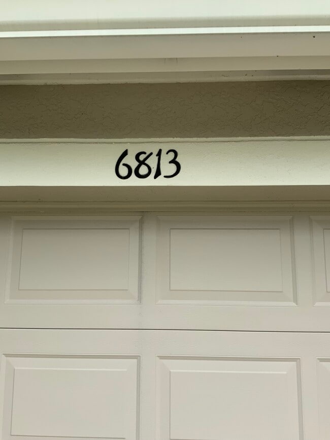 property at 6813 Bluff Meadow Ct