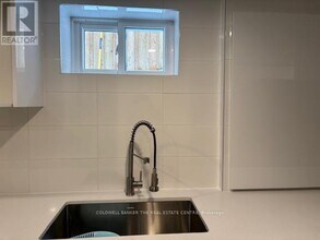 8 York St in Ajax, ON - Building Photo - Building Photo