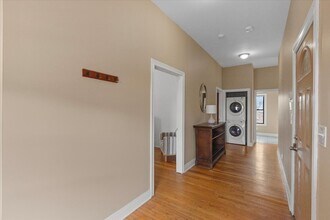 1046 N Milwaukee Ave, Unit 3 in Chicago, IL - Foto de edificio - Building Photo