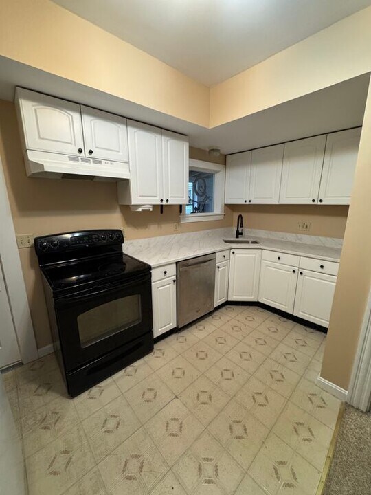 26 Poplar St in Danvers, MA - Building Photo