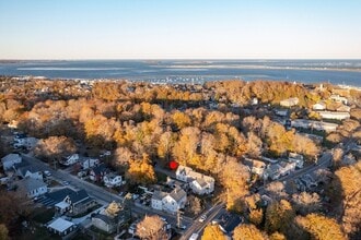 129 1/2 Summer Street Unit in Plymouth, MA - Foto de edificio - Building Photo