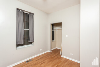 948 W Willow St, Unit 1 in Chicago, IL - Foto de edificio - Building Photo