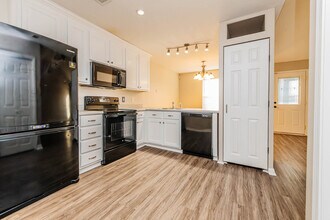 321 Grand Ave in Warner Robins, GA - Building Photo - Building Photo