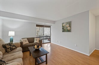 253 Shawmont Ave, Unit 253F in Philadelphia, PA - Building Photo - Building Photo