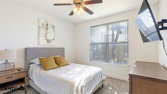 7373 Valley View Ln, Unit 1085 in Dallas, TX - Building Photo