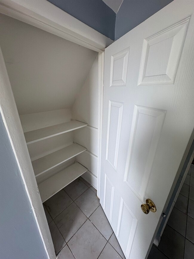 175 Wegman Pkwy in Jersey City, NJ - Building Photo - Building Photo