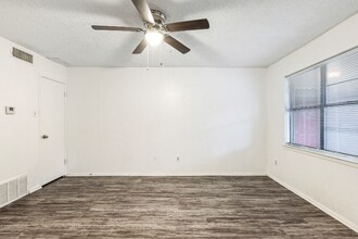 1226 Baylor Ave in Waco, TX - Foto de edificio - Building Photo