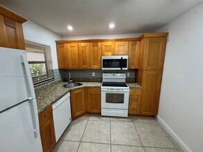 3817 Cocoplum Cir in Coconut Creek, FL - Building Photo - Building Photo