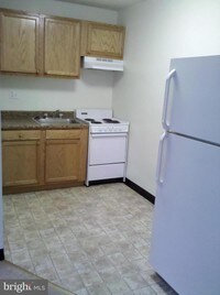 7844 Oxford Ave photo'