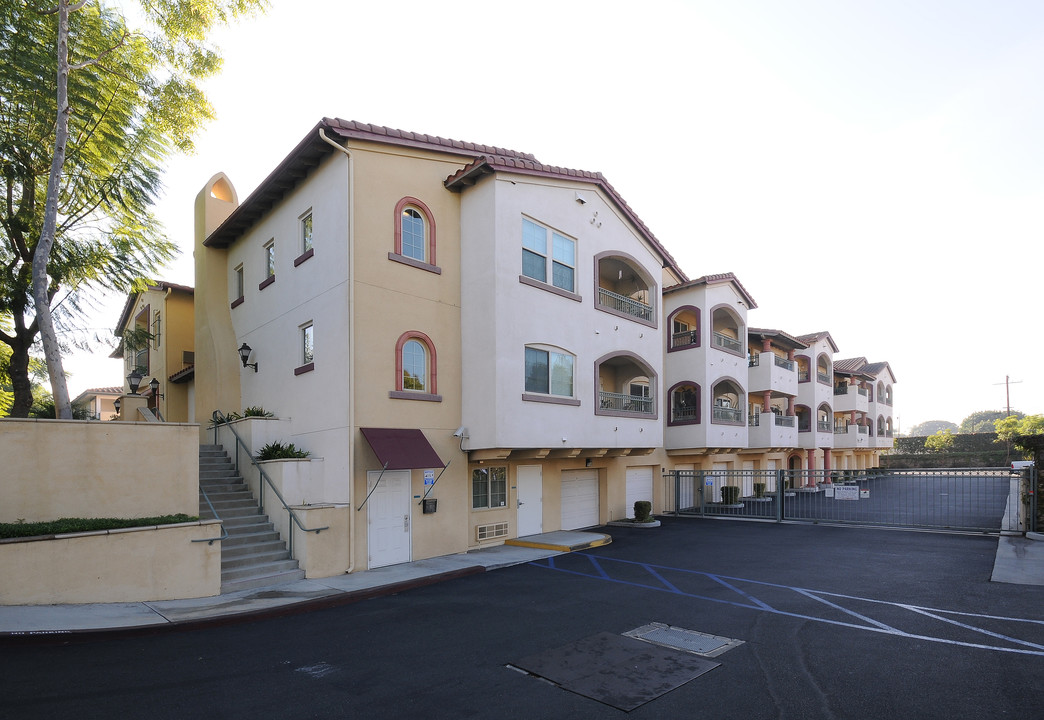 Linbrook Court in Anaheim, CA - Building Photo