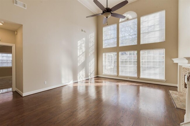 14111 Edinburgh Ct in Houston, TX - Foto de edificio - Building Photo