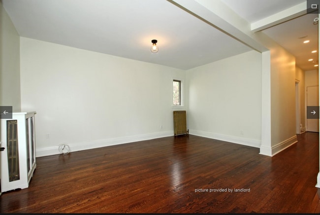 SPACIOUS, Bright, 1000 SQFT Upper unit in High Park. in Toronto, ON - Building Photo - Building Photo