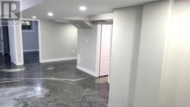 33 Boathouse Rd in Brampton, ON - Building Photo - Building Photo