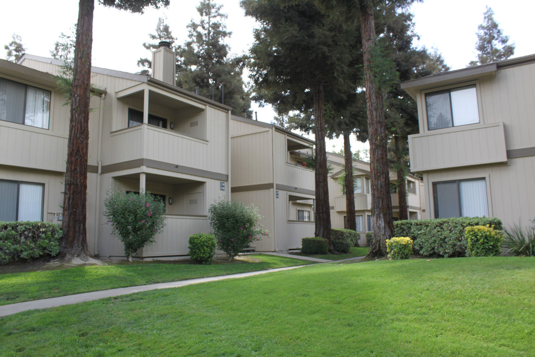 Sierra Ridge Apartments in Visalia, CA - Building Photo