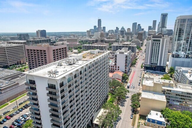 1801 Lavaca St in Austin, TX - Foto de edificio - Building Photo