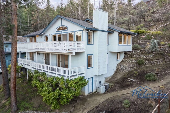 property at 525 Ashland Loop Rd