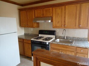 386 New Brunswick Ave in Woodbridge Township, NJ - Building Photo - Building Photo